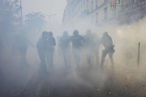 Imagen de la cobertura de: Francia despliega 70,000 policías ante nuevas protestas