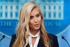 Imagen del artículo de El Vocero: Trump despide a Katie Zacharia como secretaria de prensa de la Casa Blanca tras apenas cinco días en el cargo