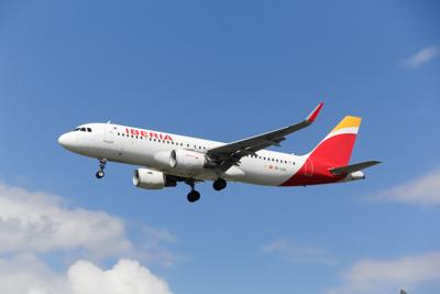 Gobierno firma acuerdo con la aerolínea Iberia