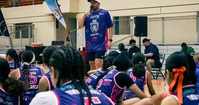 Fundación José Juan Barea celebra segunda edición de campamento de baloncesto femenino en Hatillo