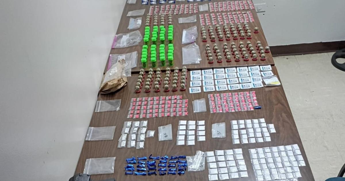 Operativo en Naranjito deja dos arrestados, armas ilegales y cientos de dosis de drogas