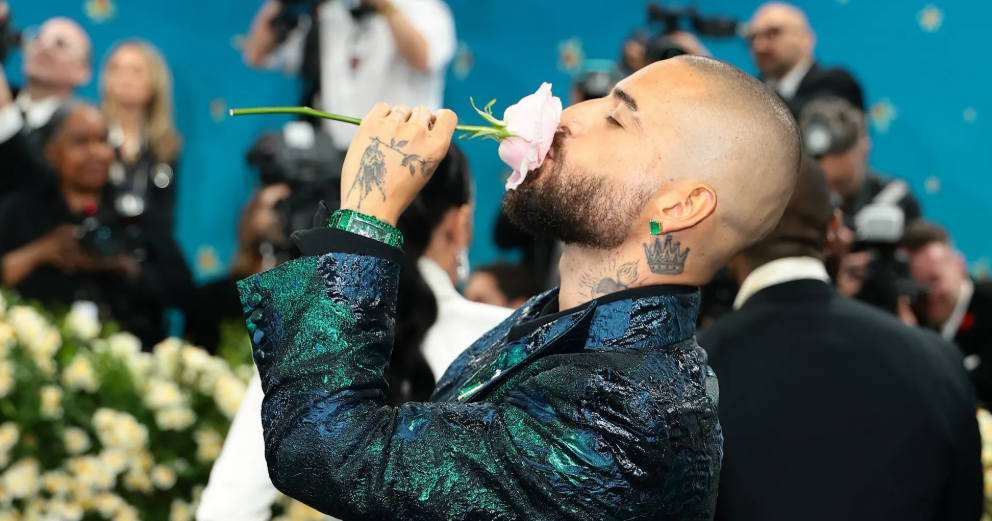 Maluma rinde homenaje al estilo pachuco en la Met Gala 2025 | Escenario ...