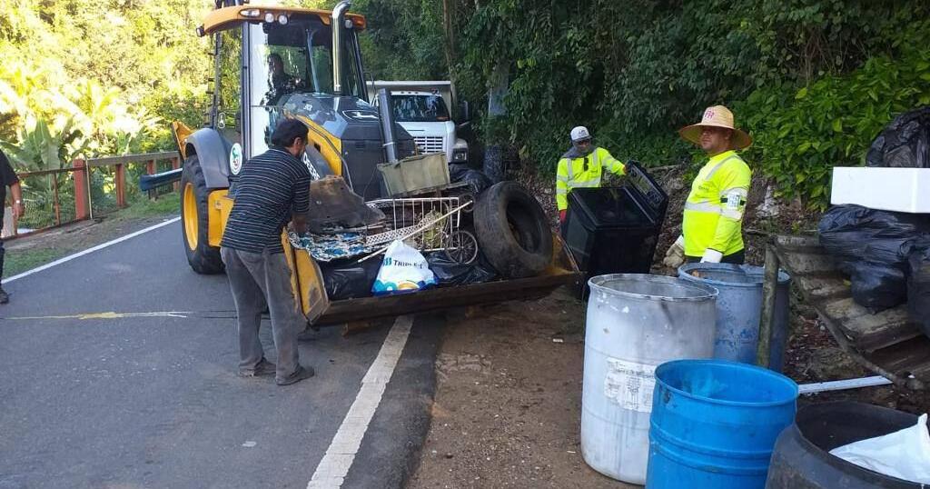 Alcalde de Guayama entrega incentivo de $500 a 427 empleados municipales