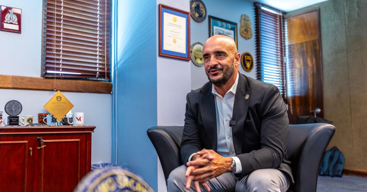 Superintendente Joseph González reflexiona sobre la paternidad y los sacrificios de su carrera