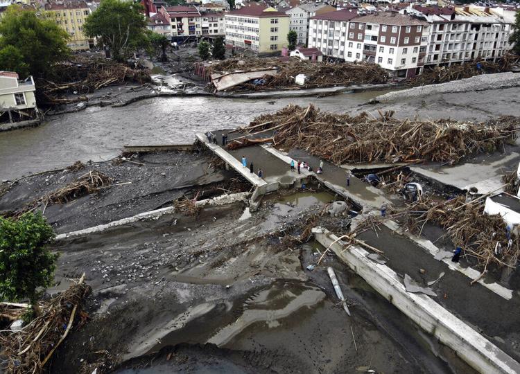 38 muertos por inundaciones en Turquía 6116e130e10c3.image