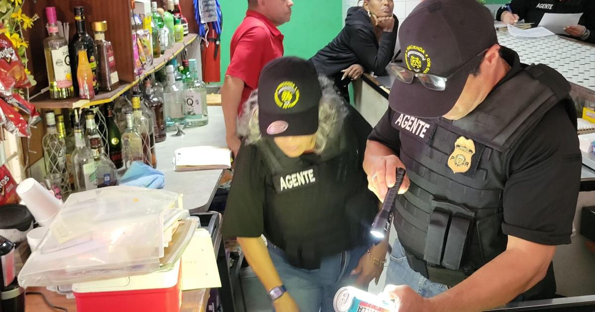 Hacienda multa establecimientos de Hato Rey por venta ilegal de alcohol y cigarrillos