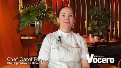Chef Carol Reyes con un nuevo tesoro en sus manos