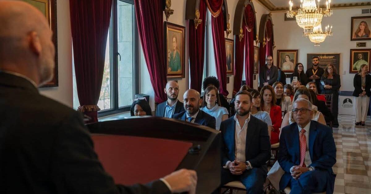 Senado reconoce al equipo del Hospital Auxilio Mutuo por acreditación FACT en trasplante de médula ósea