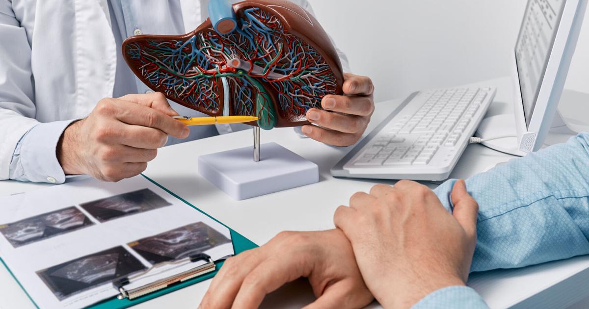 Experto insta a no bajar la guardia contra la hepatitis C y destaca avances en tratamiento