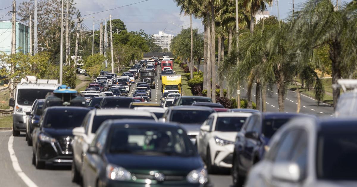 Puerto Rico tiene 2.7 millones de vehículos activos pese a reducción y envejecimiento poblacional