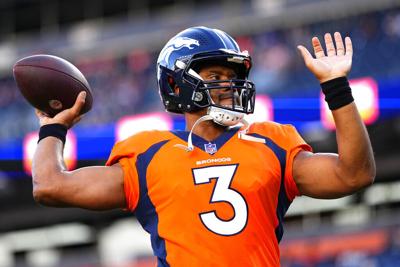 Russell Wilson firma una extensión de $245 millones con los Broncos de Denver