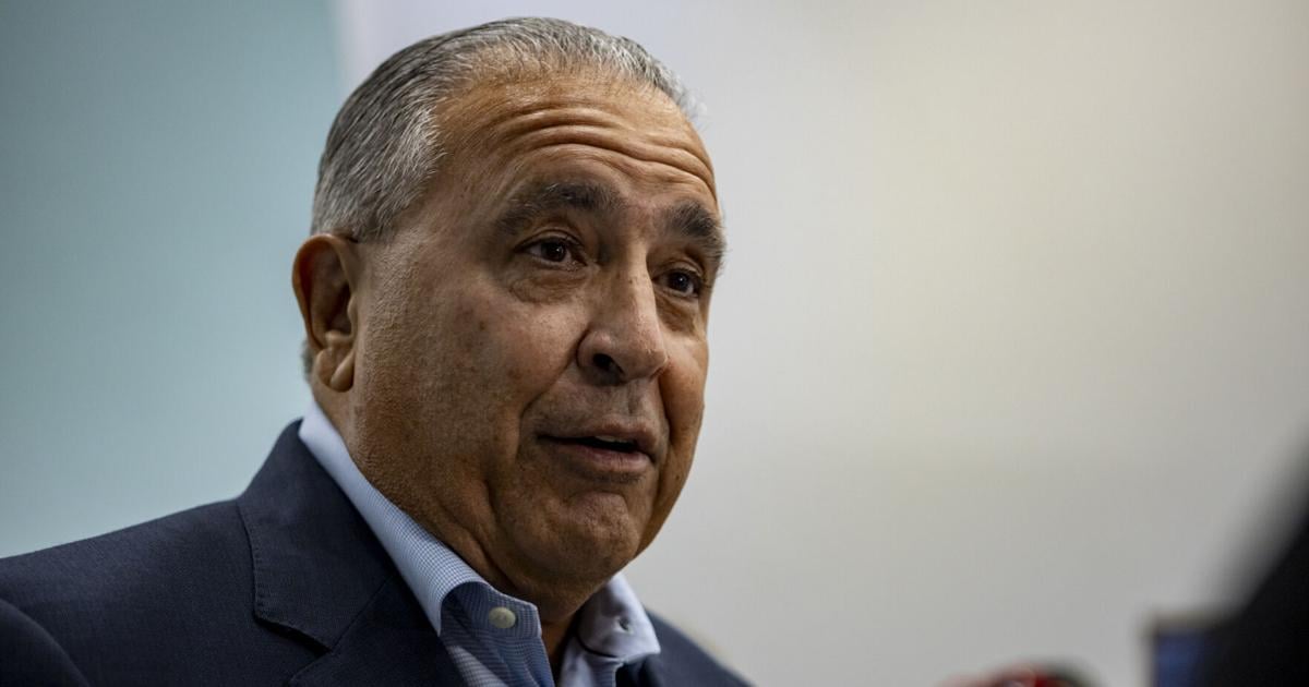 Osvaldo Carlo niega haber contratado abogada en medio de controversia por contrato de $5,900 millones