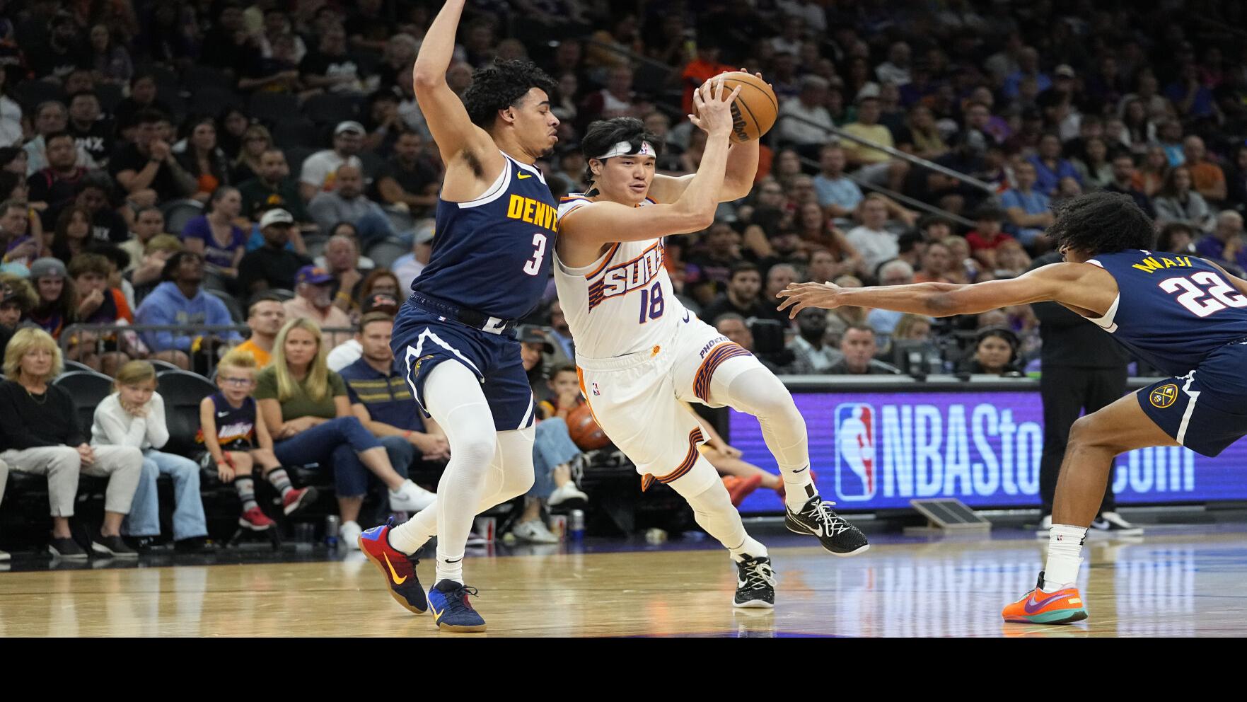 Del escenario a la cancha: Bad Bunny debuta en la NBA