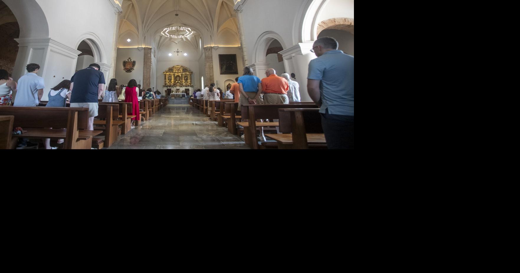 Proyecto declararía servicios religiosos como esenciales en emergencias; divide opiniones