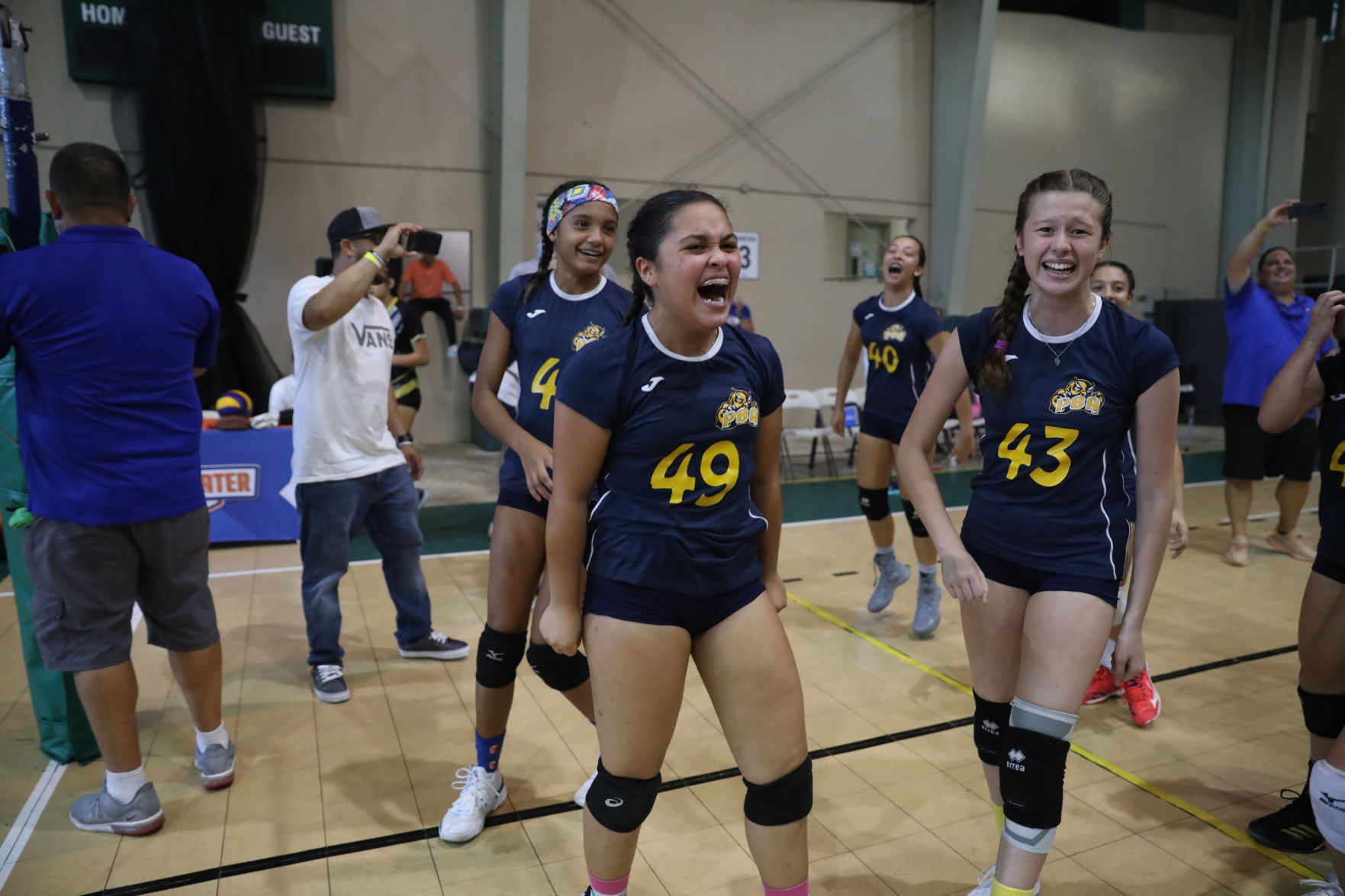 Marista y Piaget alzan el cetro de la Copa Buzzer Beater