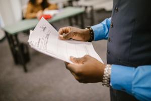 Imagen del artículo de El Vocero: Educación convoca a padres a las escuelas este viernes para conocer las notas de sus hijos