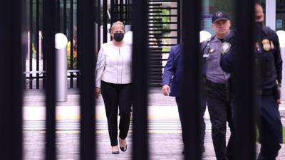 La exgobernadora Wanda Vázquez y un banquero internacional enfrentan cargos federales por soborno