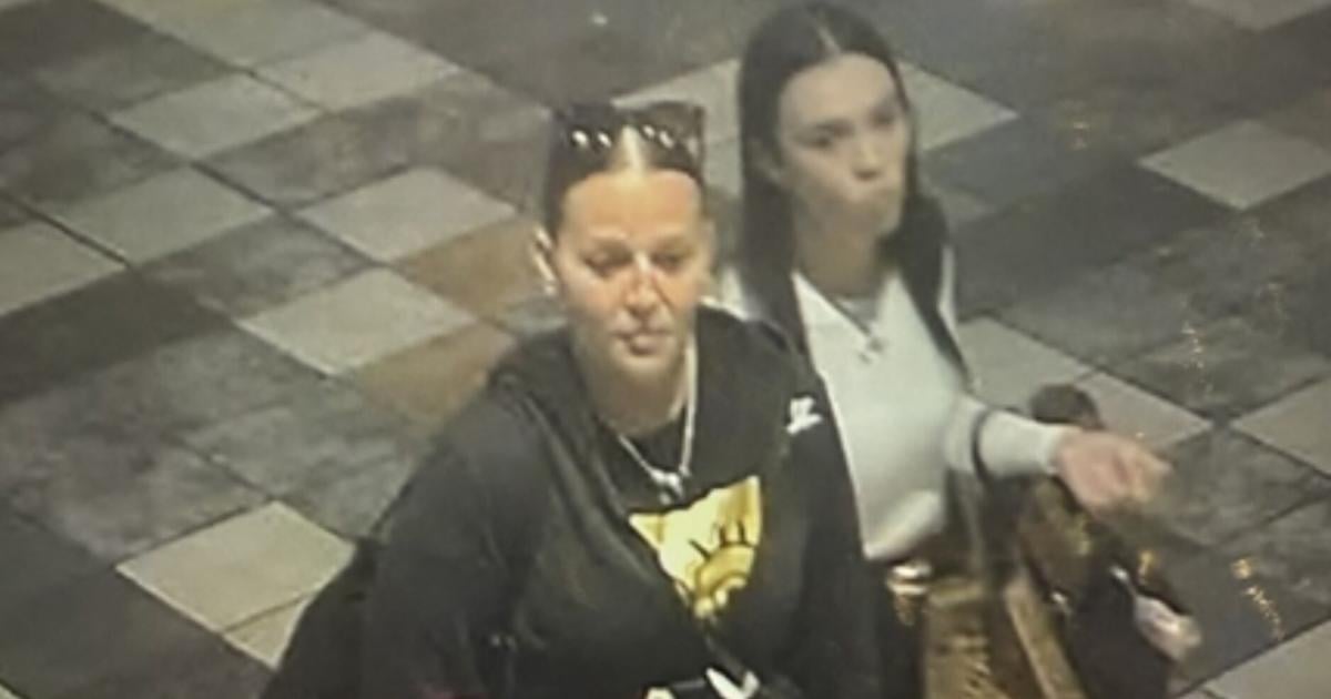 Buscan a sospechosas de robarse lujosas gafas "Miu Miu" en Plaza Las Américas