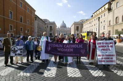 El Vaticano incluye en un sitio web a un grupo que aboga por la ordenación sacerdotal de mujeres
