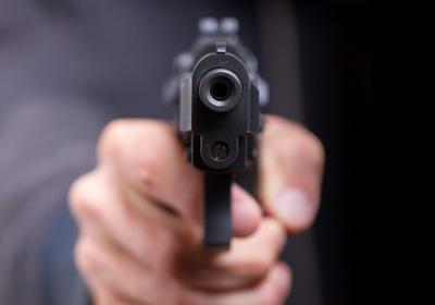 Balean A Hombre En Cayey Ley Y Orden Elvocero Com Las cámaras de seguridad de una joyería en brasil captaron el momento en que un ladrón, sin brazos, intentó asaltar el local apuntando con una pistola sostenida con los pies a los encargados y clientes del negocio. balean a hombre en cayey ley y orden