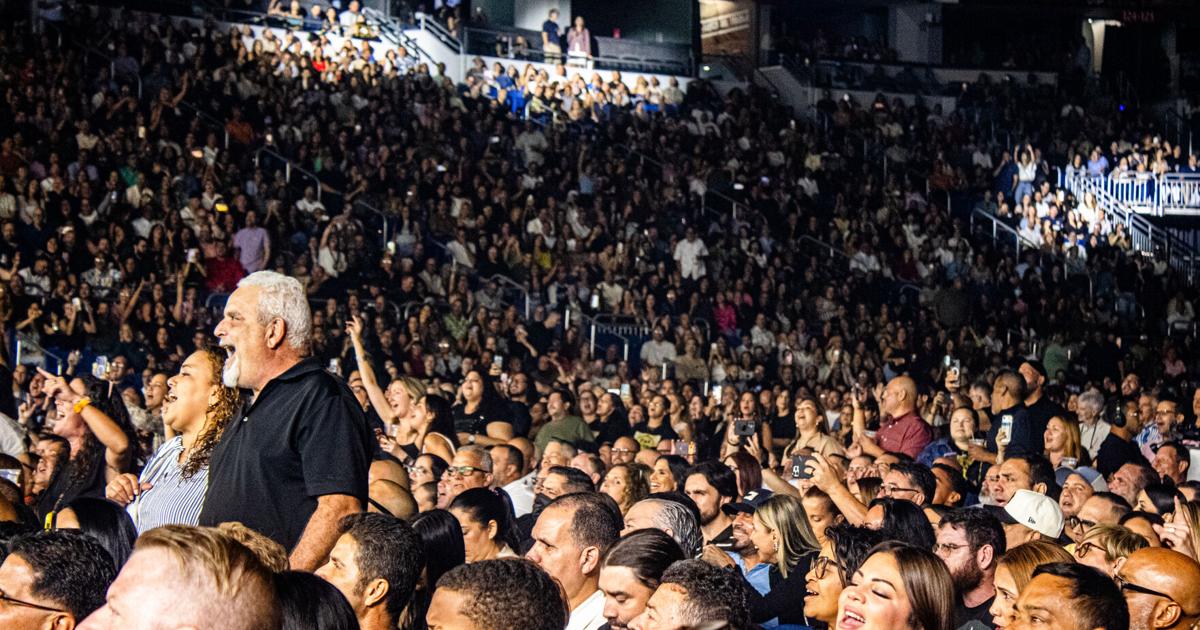 Fiel a la Vega celebra 30 años con multitudinario concierto en el Coliseo de Puerto Rico
