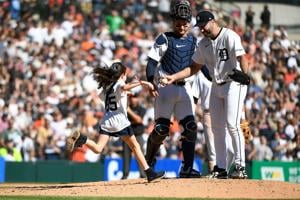 Imagen del artículo de El Vocero: Justin Verlander se despide de las Grandes Ligas de la mano de su hija