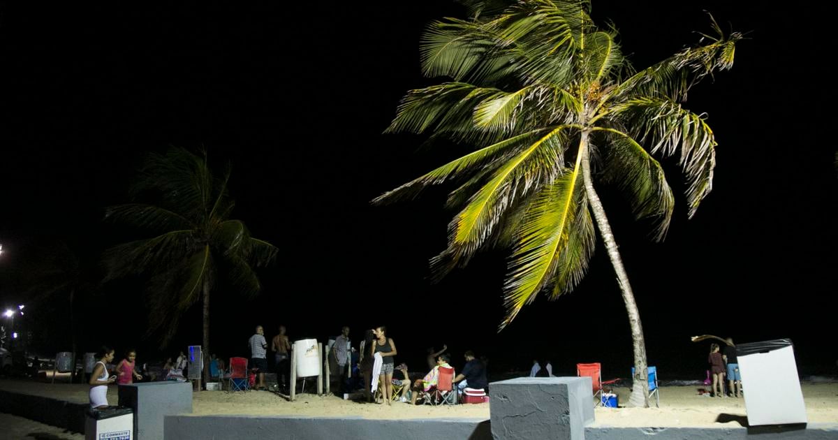 Noche de San Juan reúne a miles en las playas de Puerto Rico con tradiciones y medidas de seguridad