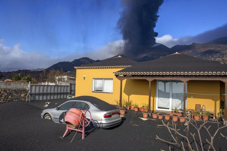 Nuevo río de lava amenaza a más construcciones en La Palma 6161cb528d918.image