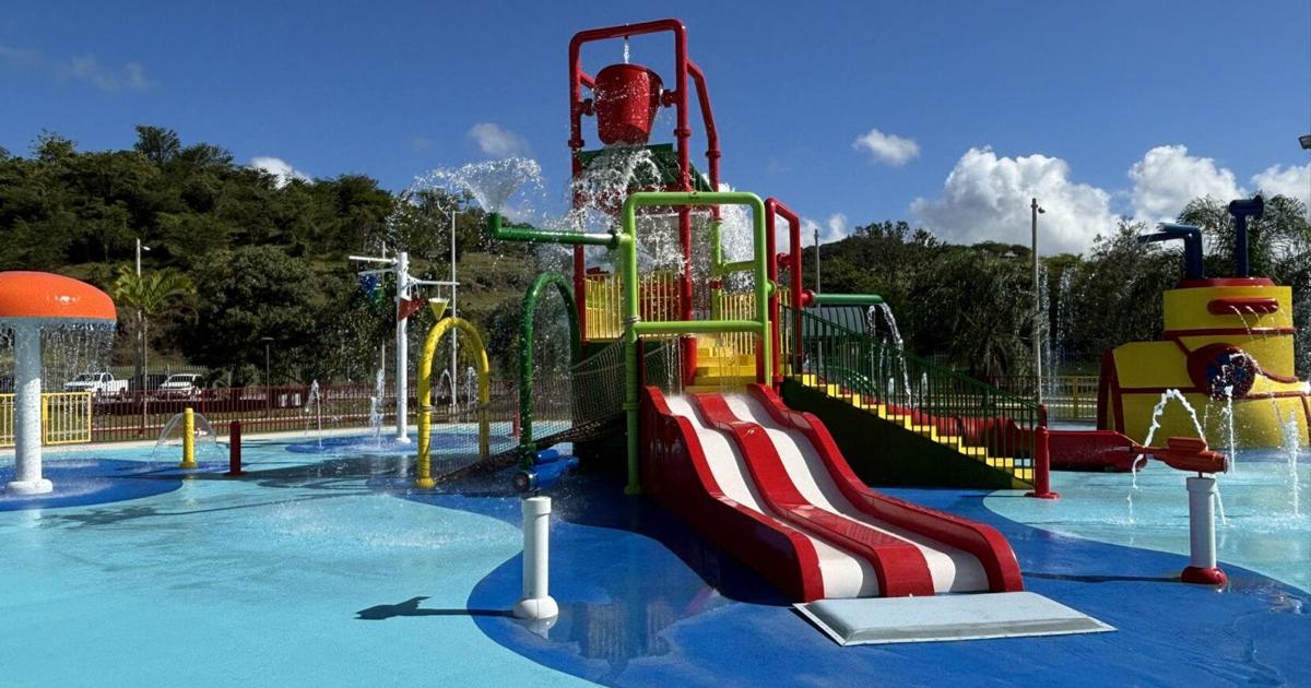 Chapuzones, chorritos y olas: parques acuáticos para disfrutar en familia este verano