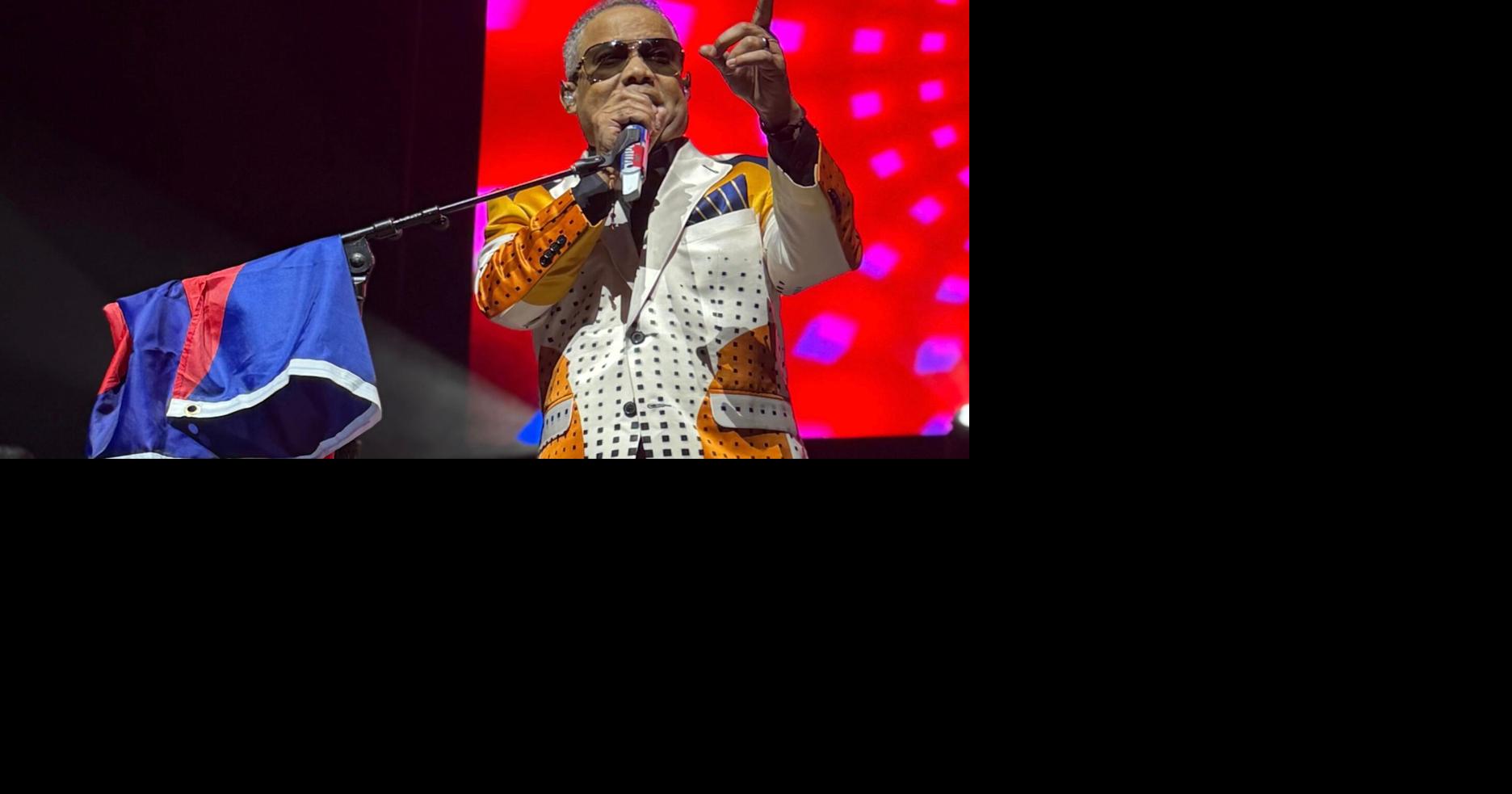 «El Torito» rompe en llanto al anunciar que está libre de cáncer en concierto en Puerto Rico