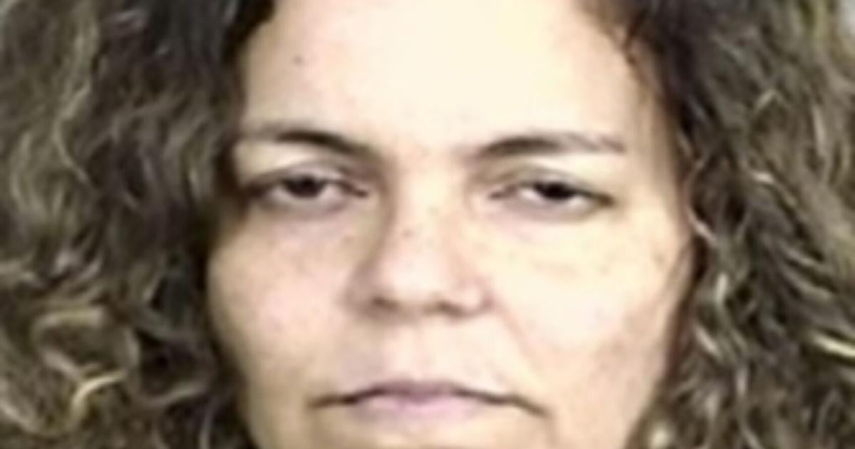 Mujer ingresa a prisión tras lanzar cuchillo al rostro de agente negociador en Toa Baja