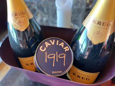 De champagne y caviar en Marabar by 1919