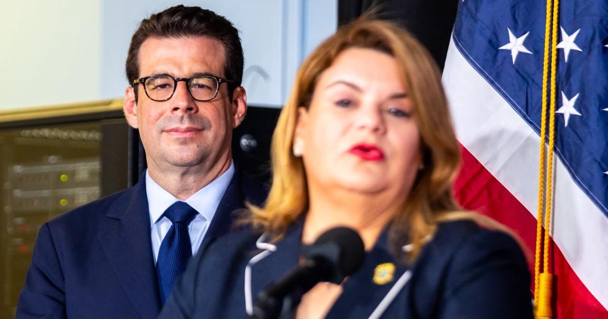 Gobernadora mantiene respaldo a Domenech pese a alegaciones de corrupción