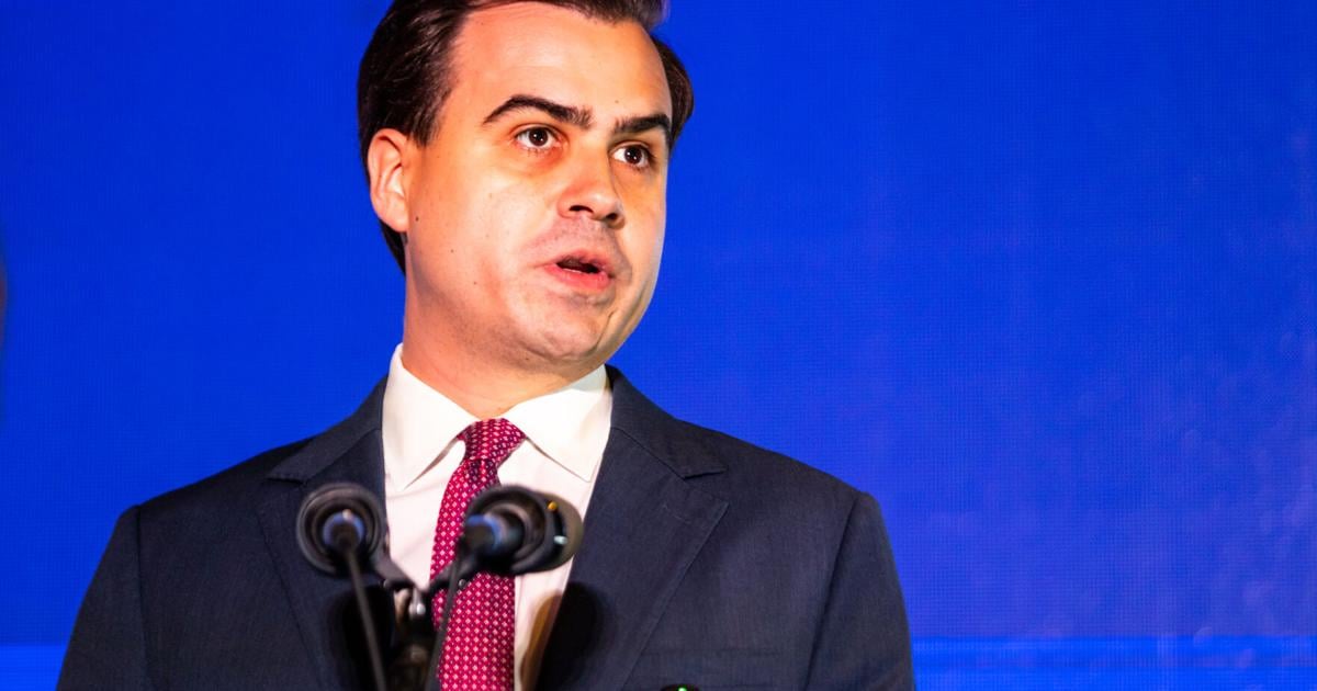 Pablo José Hernández critica destaque de funcionario investigado en Departamento de la Vivienda