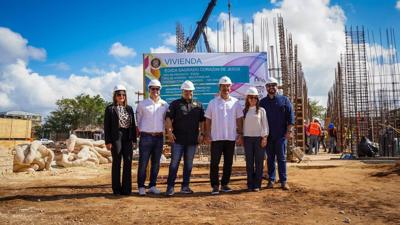 Gobernador anuncia construcción de égida en Arecibo