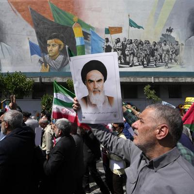 Irán dispara baterías antiaéreas en base aérea y centro nuclear de Isfahán