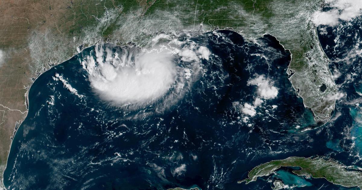 Tormenta tropical Edouard podría alcanzar fuerza de huracán al acercarse a Texas y Luisiana