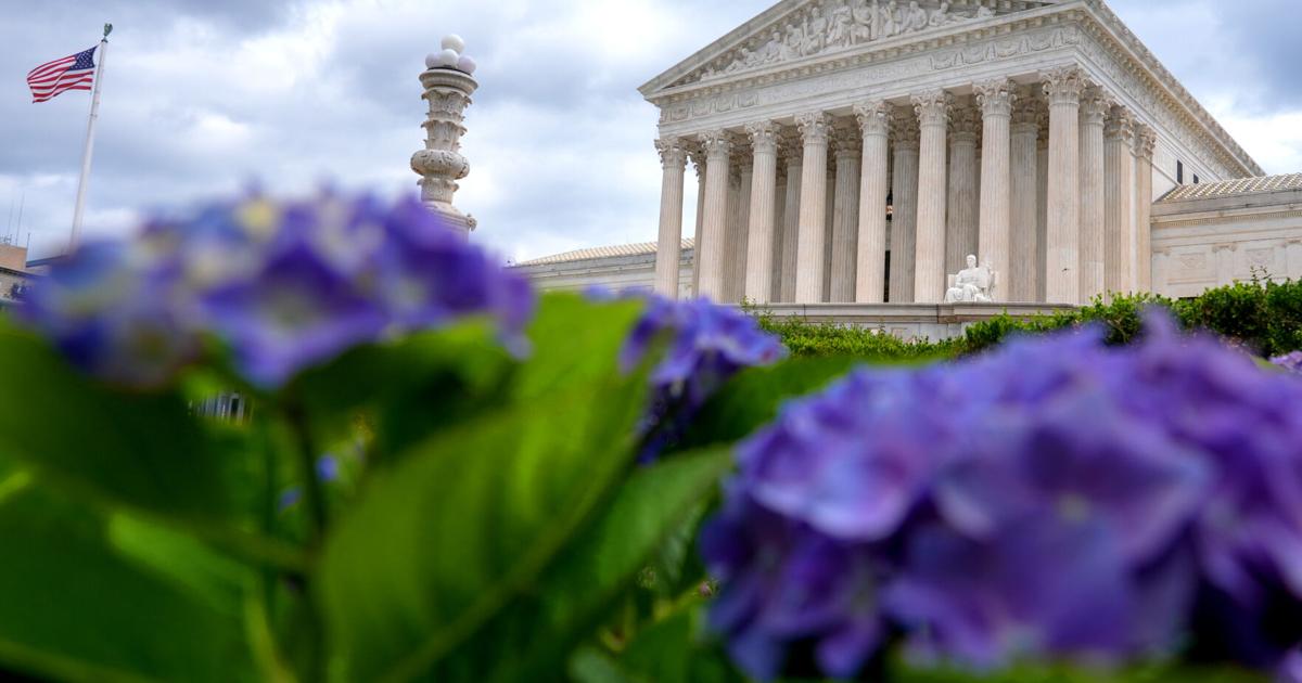 Corte Suprema autoriza a Trump rechazar solicitantes de asilo antes de entrar a EE.UU.