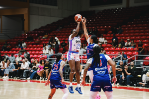 Imagen del artículo de El Vocero: Las Gigantes ponen fin al invicto de las Atenienses al imponerse 74-70