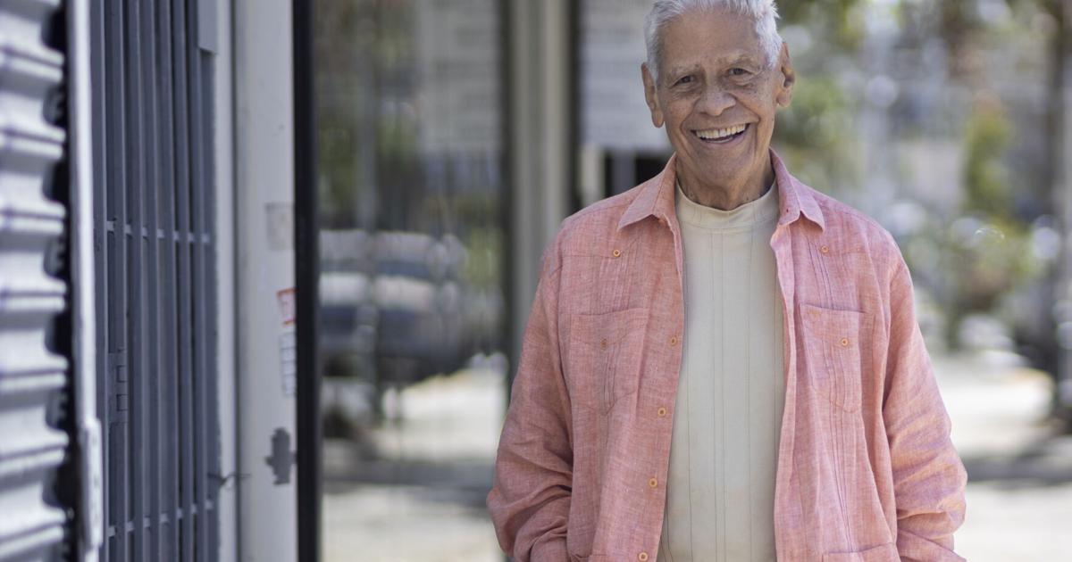 Luis Rafael Sánchez exhorta a jóvenes artistas a hallar felicidad en su vocación