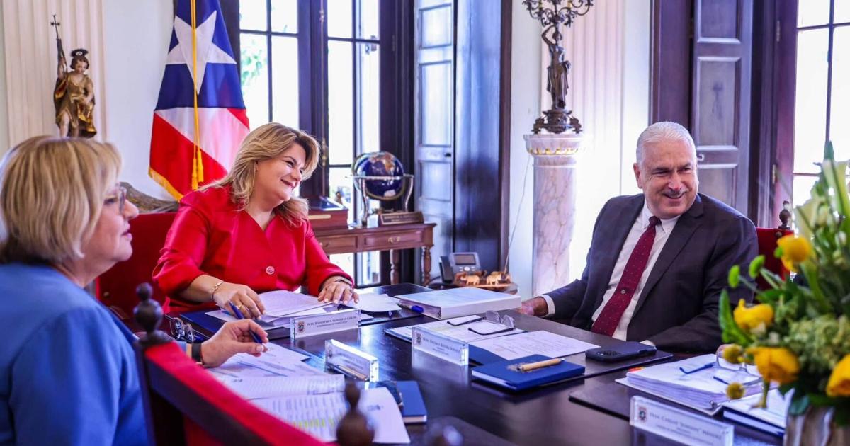 Jenniffer González se reúne con Rivera Schatz y Norma Burgos previo al inicio de sesión legislativa