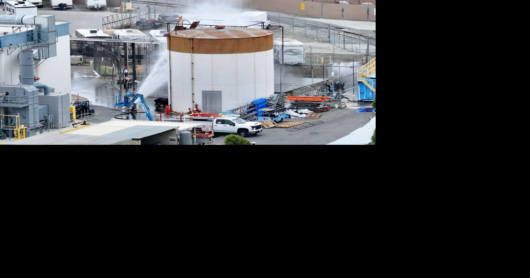 | Un tanque de almacenamiento que contenía entre 6,000 y 7,000 galones de metacrilato de metilo se sobrecalentó el jueves y comenzó a liberar vapores al aire.