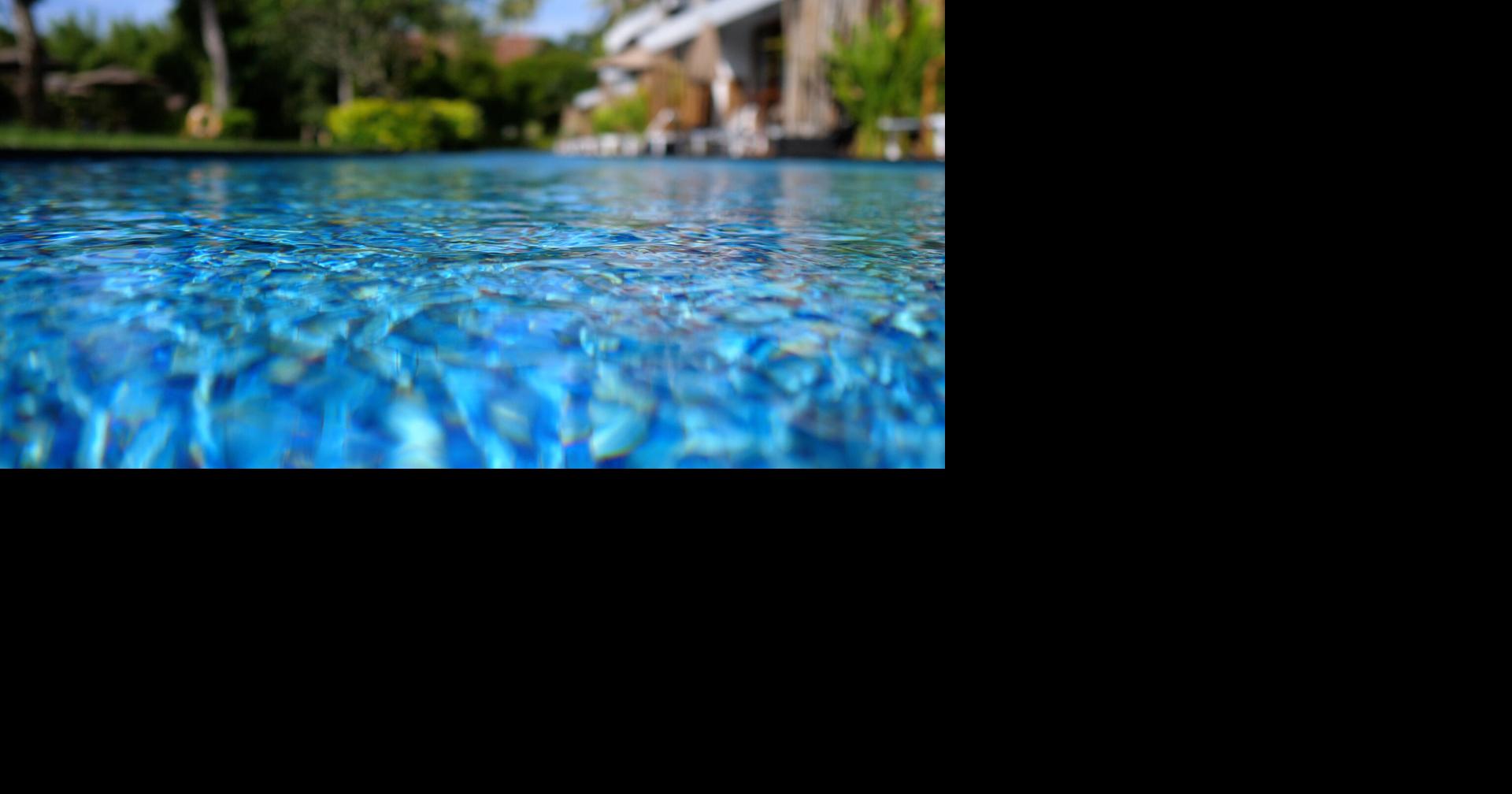 Proyecto de ley exigiría vallas de seguridad en piscinas de alquileres a corto plazo