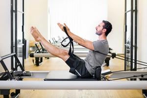 Imagen de la cobertura de: POR QUÉ LOS HOMBRES DEBEN HACER PILATES