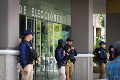 Fotos: Exigen explicaciones a la CEE sobre endosos de candidatos descualificados por el tribunal