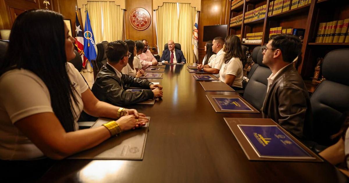 Diez maestros de Puerto Rico se certifican en IA y realidad virtual a través del Washington Center