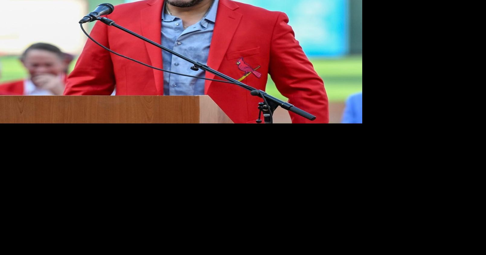 Yadier Molina es exaltado al Salón de la Fama de los Cardinals de San Luis