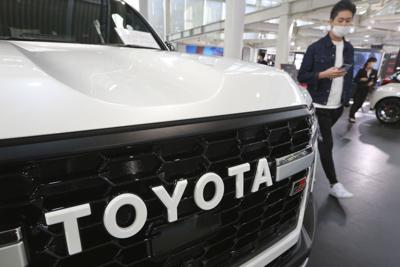 Escasez de autopartes afecta producción de Toyota