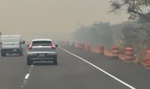 Imagen del artículo de El Vocero: Cierran tramo de carretera en Guánica por incendio forestal