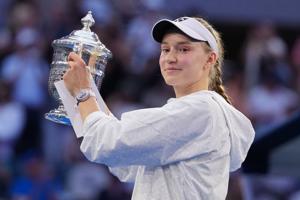Imagen del artículo de El Vocero: Elena Rybakina supera a Aryna Sabalenka y conquista al US Open en su ascenso como número uno